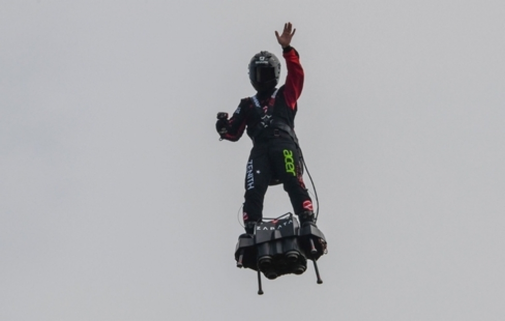 Traversée de la Manche en flyboard: Franky Zapata est tombé à l'eau