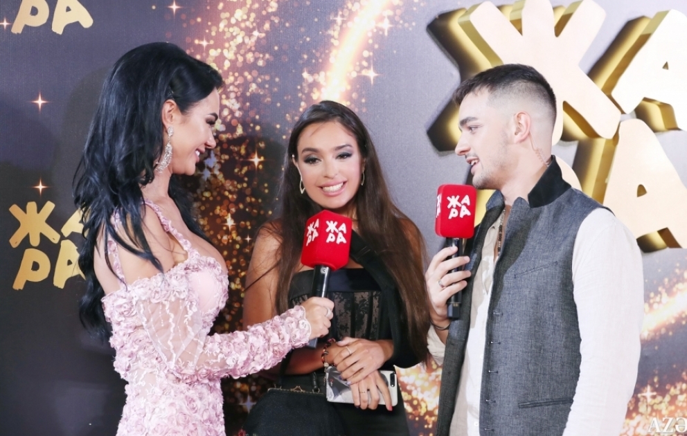 “Jara-2019” festivalının iştirakçıları qırmızı xalı üzərindən keçiblər 
Heydər Əliyev Fondunun vitse-prezidenti Leyla Əliyeva festivalın fəxri qonaqları arasında olub