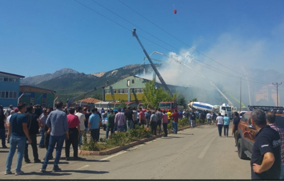 Türkiyədə silah fabriki yanır