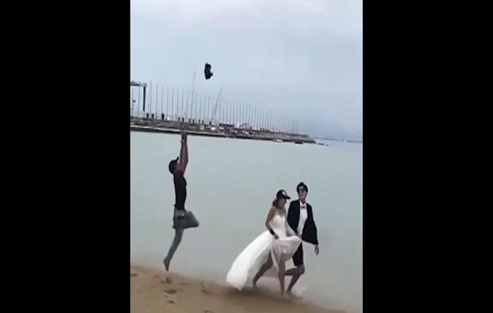 Fotoqraf gözəl kadr üçün bahalı fotoaparatını belə sındırdı