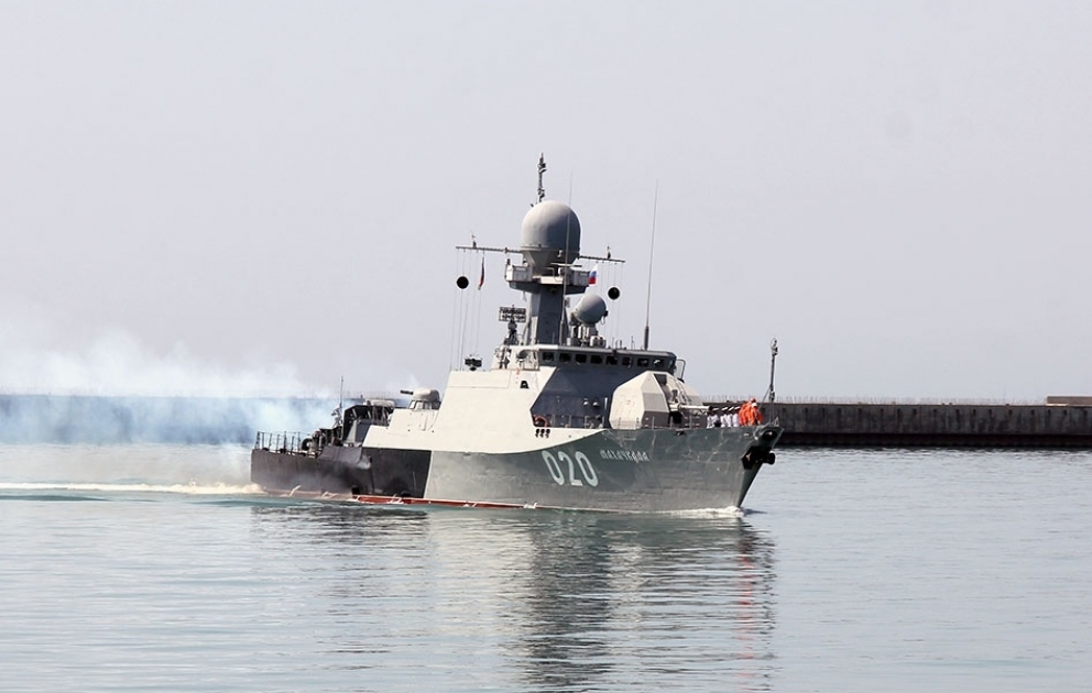 Военные корабли России прибыли в Баку