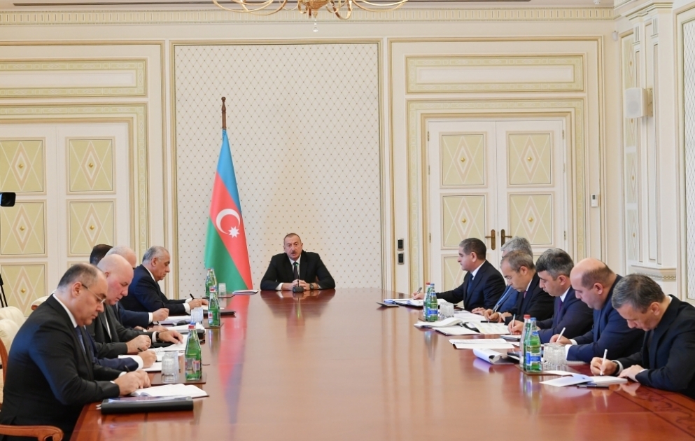 Réunion sur les questions socio-économiques auprès du président Ilham Aliyev