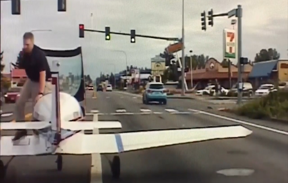 Small plane's emergency landing on Pierce County street caught on camera