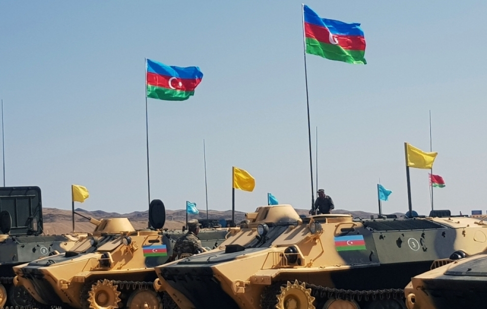 Азербайджанские артиллеристы, участвующие в конкурсе «Мастера артиллерийского огня», осмотрели вооружение и военную технику