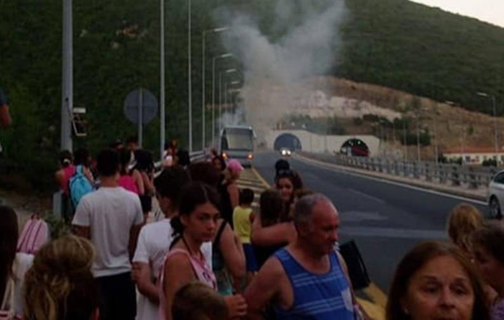 Turistləri daşıyan avtobus yanıb