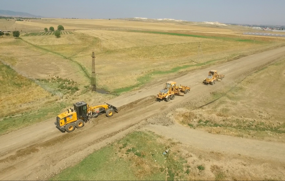 Şəmkirdə 3 istiqamət üzrə 32.9 km uzunluğunda yol yenidən qurulur