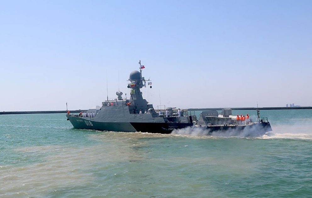 Военные корабли России и Ирана покинули Бакинский порт