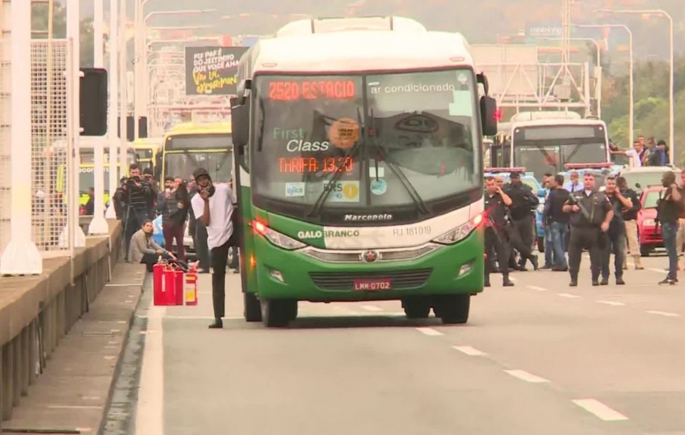 Rio de Janeyroda avtobusu ələ keçirmiş silahlı şəxs güllələndi: bütün girovlar sərbəst buraxıldı