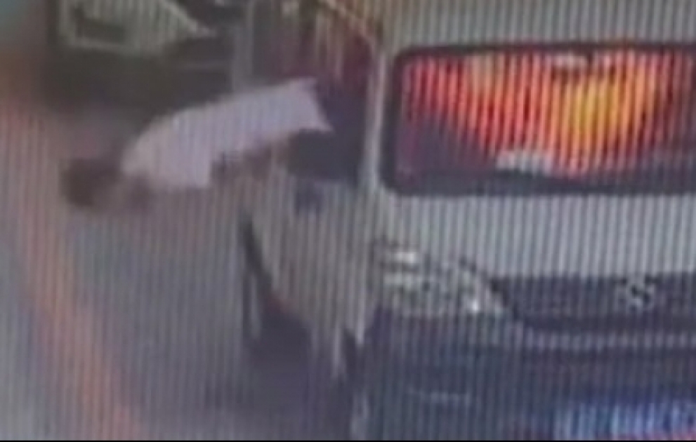 Sürücü yanan maşının pəncərəsindən vaxtında atladı