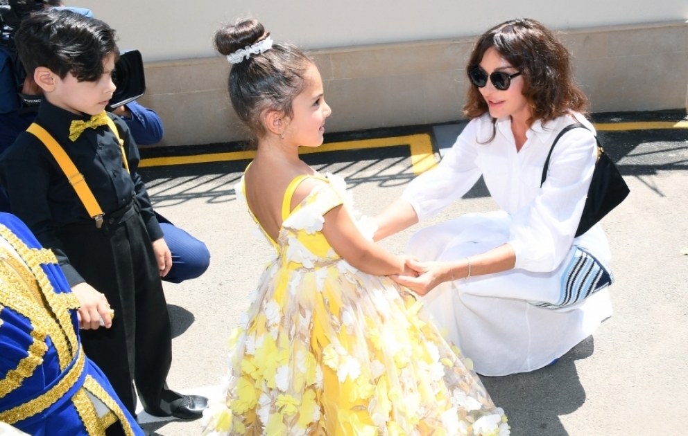 Erste Vizepräsidentın Mehriban Aliyeva weiht eine Reihe von Kindereinrichtungen ein