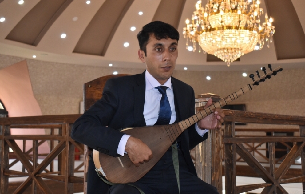 Görmə məhdudiyyətli gənc aşığın ən yaxın sirdaşı sazdır