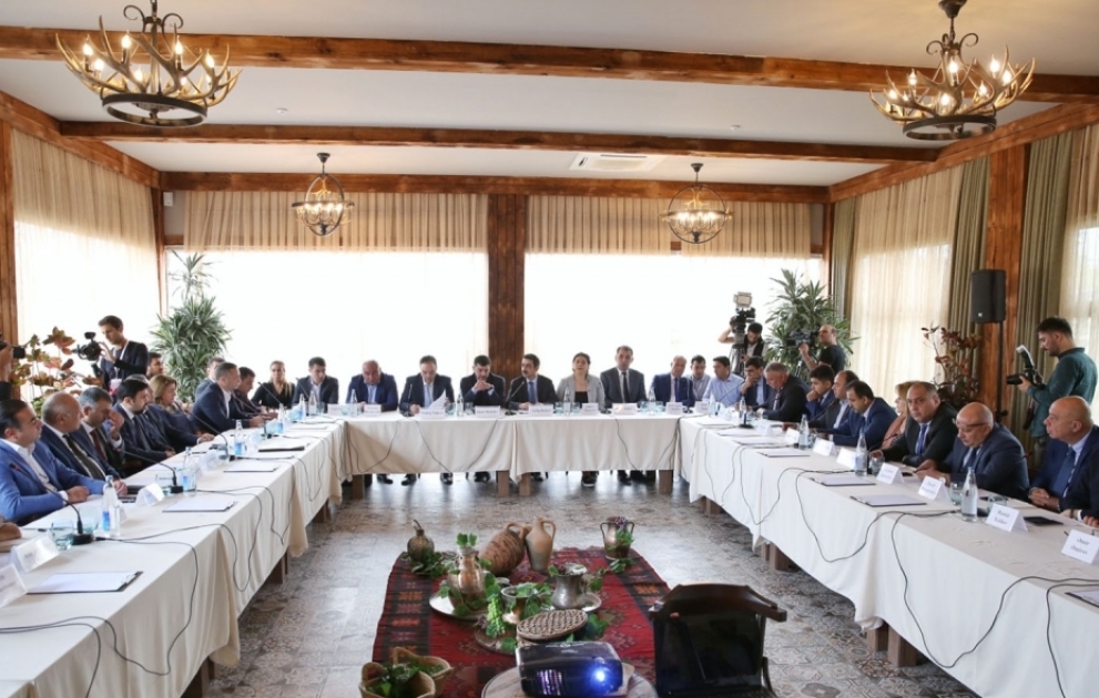 Azərbaycanda şərab istehsalının inkişafına dair dəyirmi masa keçirilib