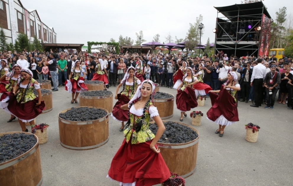 Trauben- und Weinfestival in Schamachi