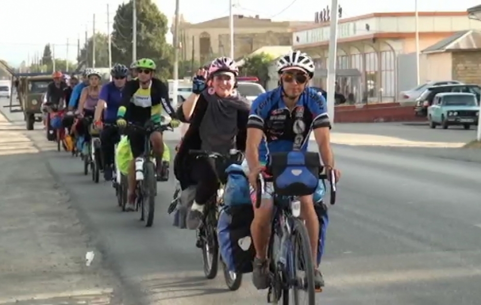 Bir qrup İran vətəndaşı Azərbaycana velosipedlə tur təşkil edib