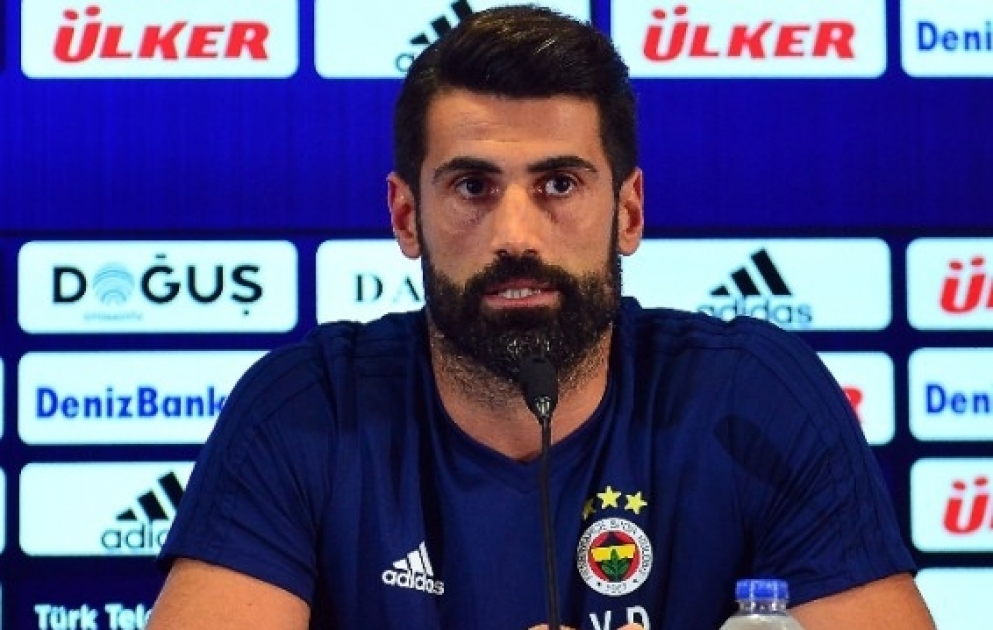 “Fənərbağça”ın qapıçısı Volkan Dəmirəl futbolçu karyerasını başa vurub