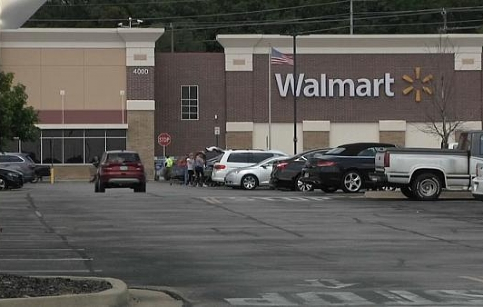 “Walmart” mağazalar şəbəkəsi silah-sursat satışını məhdudlaşdıracaq