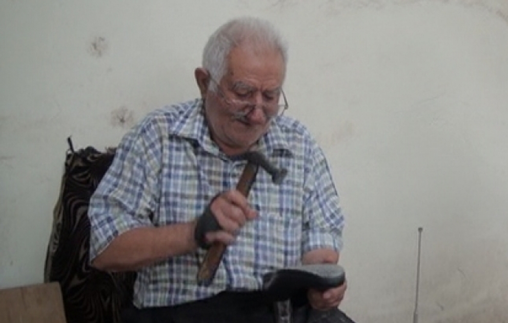 Ömrünün 65 ilini sadə peşəyə həsr edən cəlilabadlı pinəçi