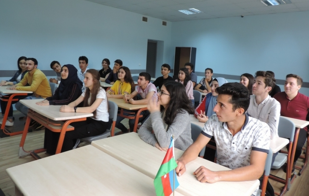 Quba məktəbinin bir sinfindəki şagirdlərin hamısı tələbə olub REPORTAJ