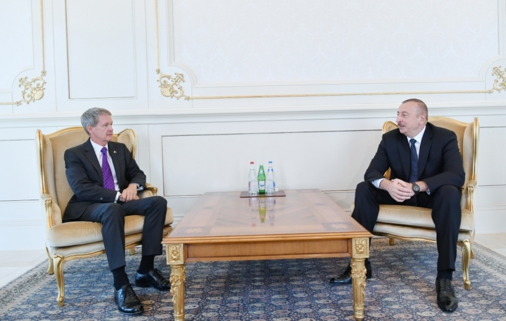 Prezident İlham Əliyev Böyük Britaniyanın Azərbaycanda yeni təyin olunmuş səfirinin etimadnaməsini qəbul edib
