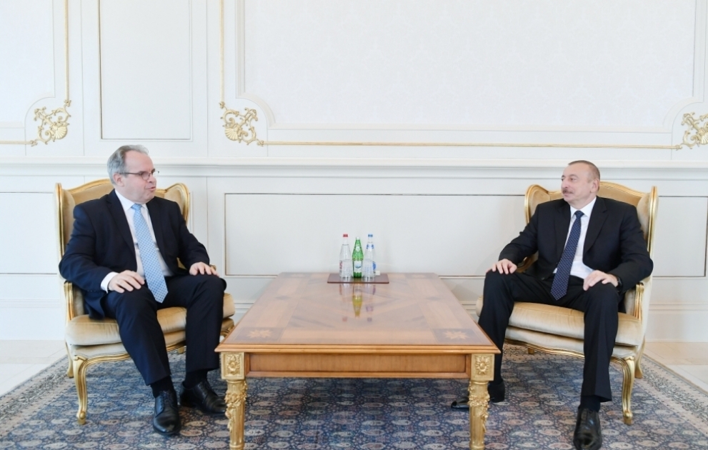 Le président Ilham Aliyev reçoit les lettres de créance du nouvel ambassadeur de Lettonie