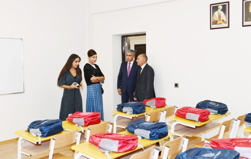 Erste Vizepräsidentin Mehriban Aliyeva weiht in Schmachi neu gebaute Mittelschule ein