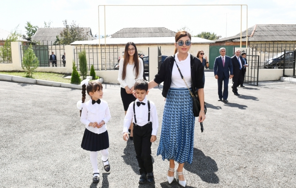 Erste Vizepräsidentin Mehriban Aliyeva weiht Kindergarten in der Stadt Ismayilli Rayon ein