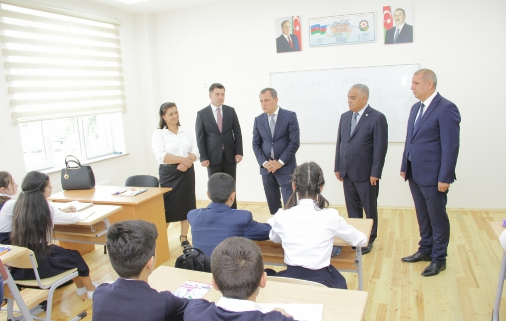 Qubada yeni inşa olunan 960 şagird yerlik məktəb binası Bilik Günündə istifadəyə verilib