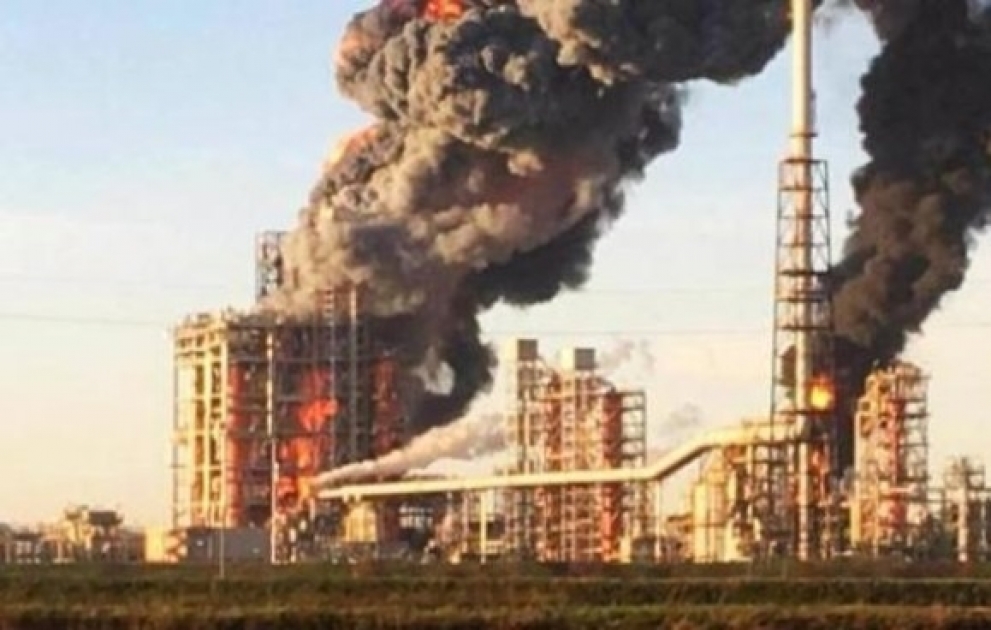 Мощный взрыв прогремел на нефтеперерабатывающем заводе в Италии