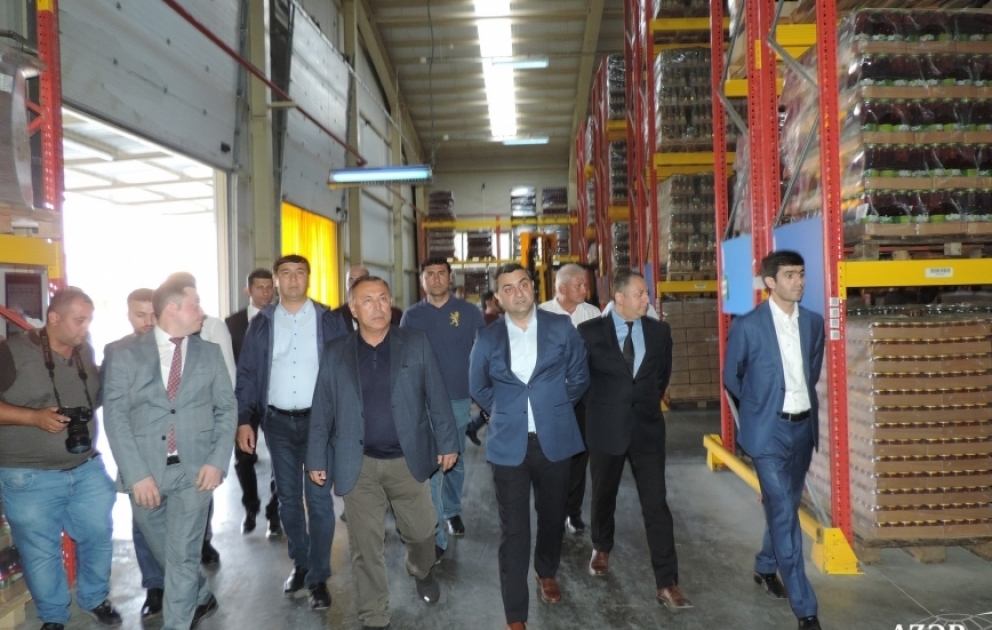 Tacikistanın nümayəndə heyəti Azərbaycanda istehsalat müəssisələrinin iş prosesi ilə tanış olub