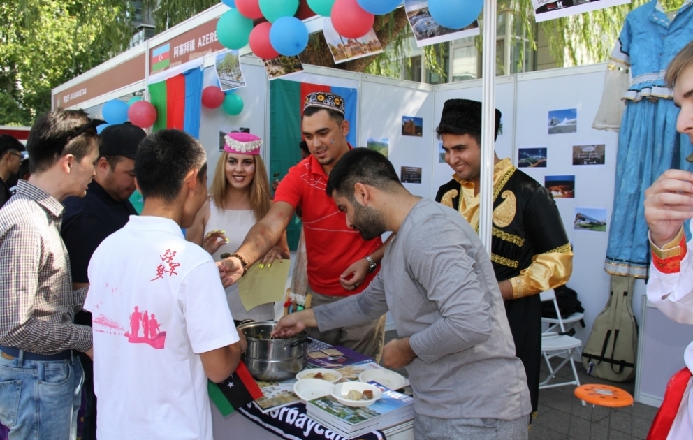 Azərbaycanlı tələbələr Çində mədəniyyət festivalında ölkəmizi təbliğ ediblər