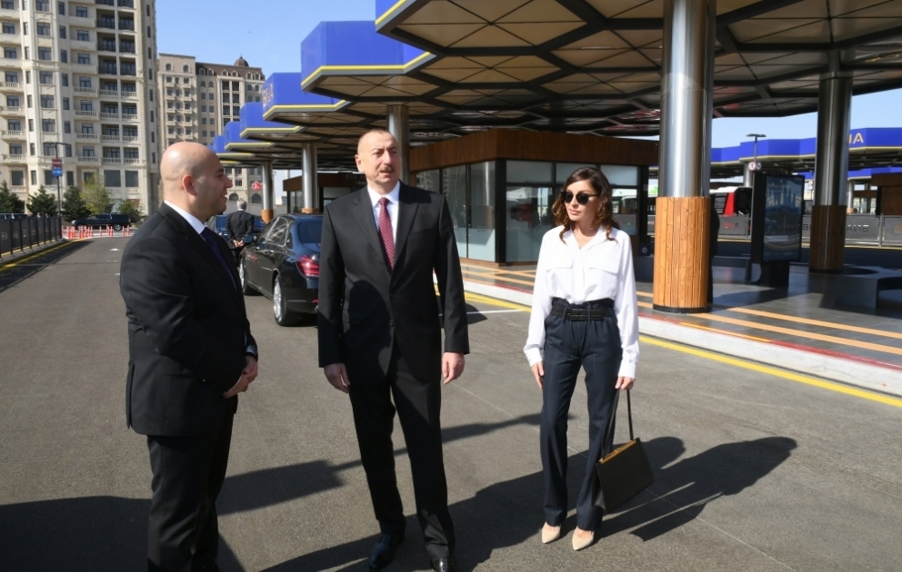 Inauguration du Centre d’échange des transports «Koroglu» de l’Agence de Transports de Bakou 
Le président Ilham Aliyev et la première dame Mehriban Aliyeva ont été présents à la cérémonie