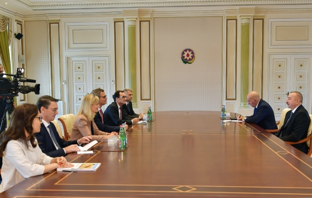 Präsident Ilham Aliyev empfängt IFC-Delegation