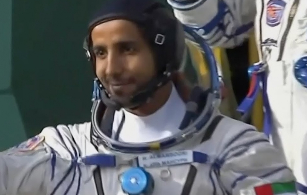 BƏƏ ilk astronavtını kosmosa göndərdi