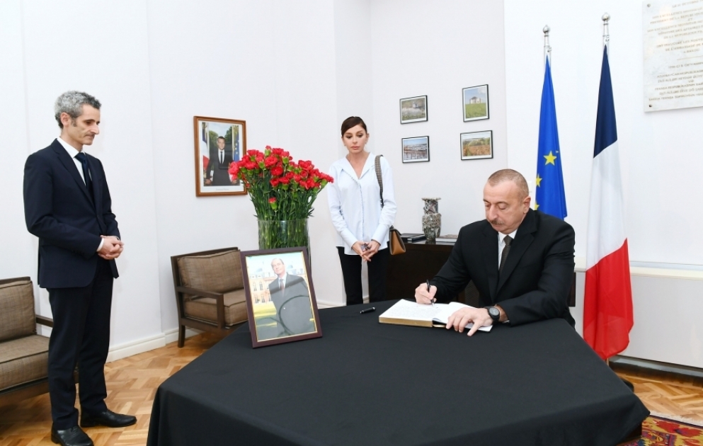 Azərbaycan Prezidenti İlham Əliyev Fransanın ölkəmizdəki səfirliyində olub, sabiq Prezident Jak Şirakın vəfatı ilə əlaqədar başsağlığı verib