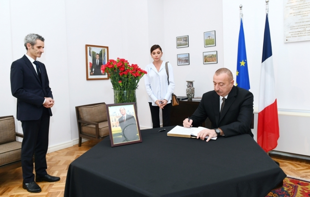 President Ilham Aliyev visited French embassy to offer condolences over death of former President Jacques Chirac