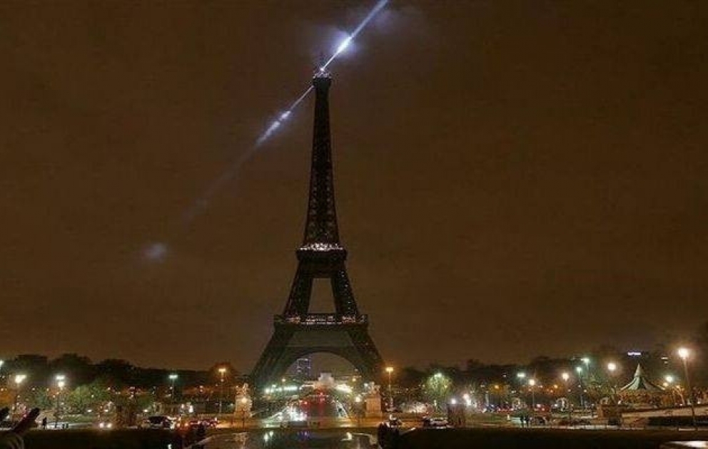Eiffel Tower Goes Dark to Honor Former President Jacques Chirac