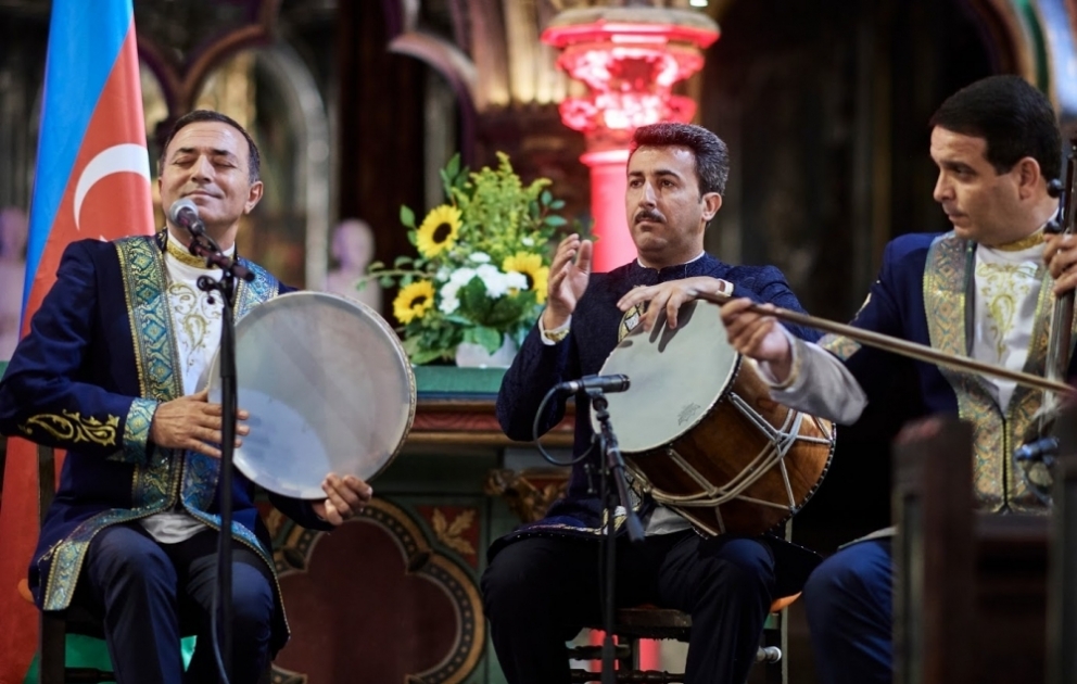 Nəsiminin 650 illiyi münasibətilə Strasburqda muğam konserti olub