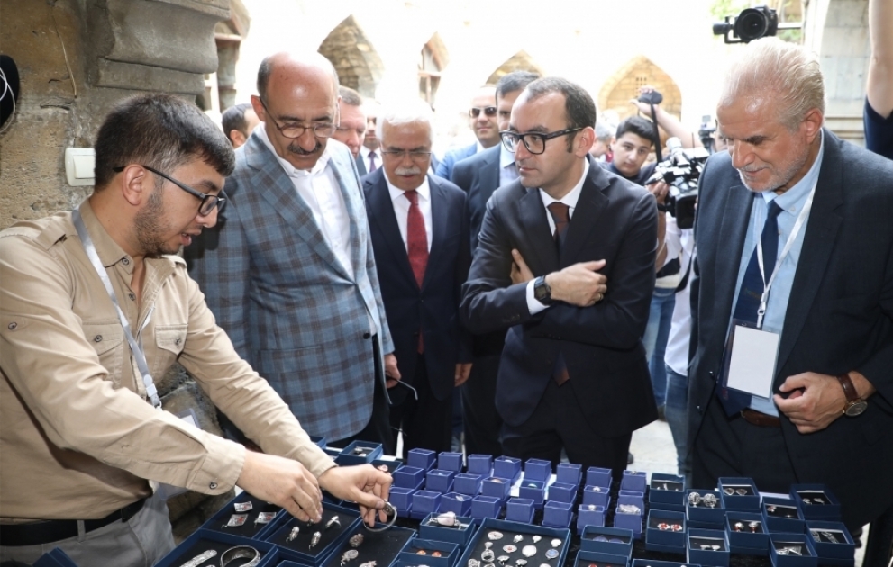 İçərişəhərdə “El sənəti” I Bakı Beynəlxalq Ənənəvi Sənətkarlıq Festivalının təntənəli açılış mərasimi olub