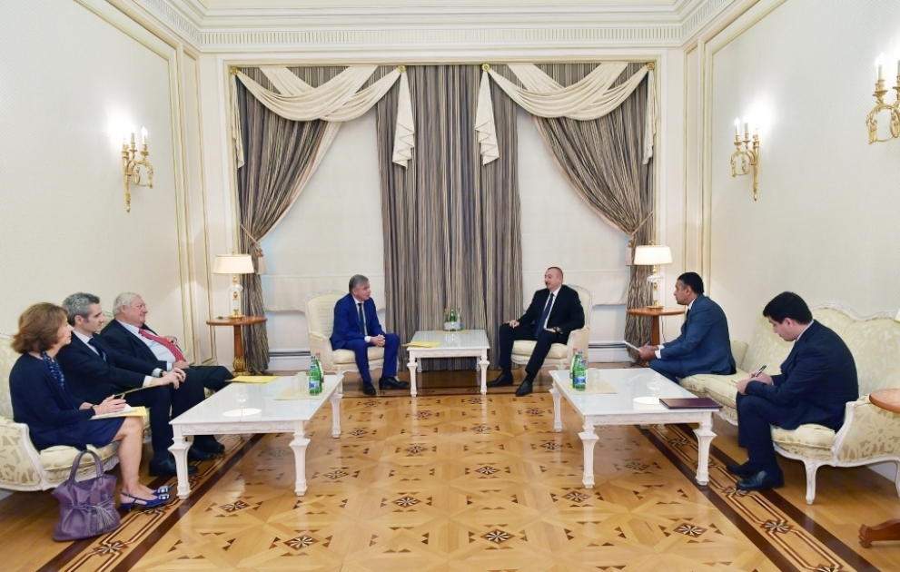 Prezident İlham Əliyev Fransa Senatının Fransa-Qafqaz dostluq qrupu sədrinin başçılıq etdiyi nümayəndə heyətini qəbul edib