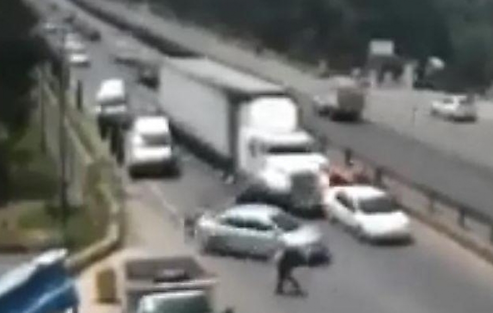 Meksikada iti xilas etmək yol qəzasına səbəb oldu