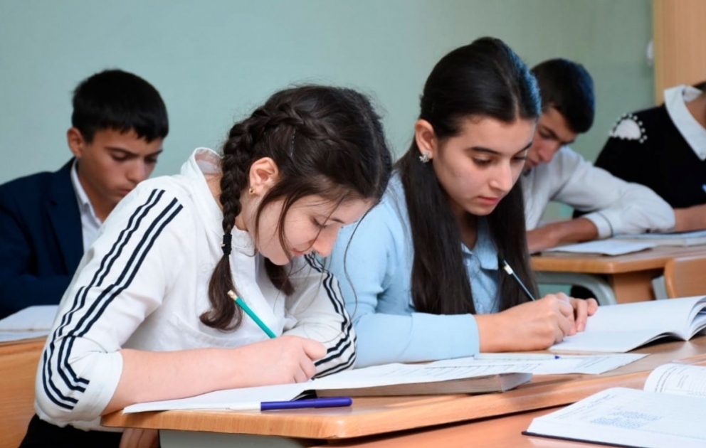 Media nümayəndələri Qubada yeni pedaqoji fəaliyyətə başlayan gənc müəllimlərin dərs prosesini izləyiblər