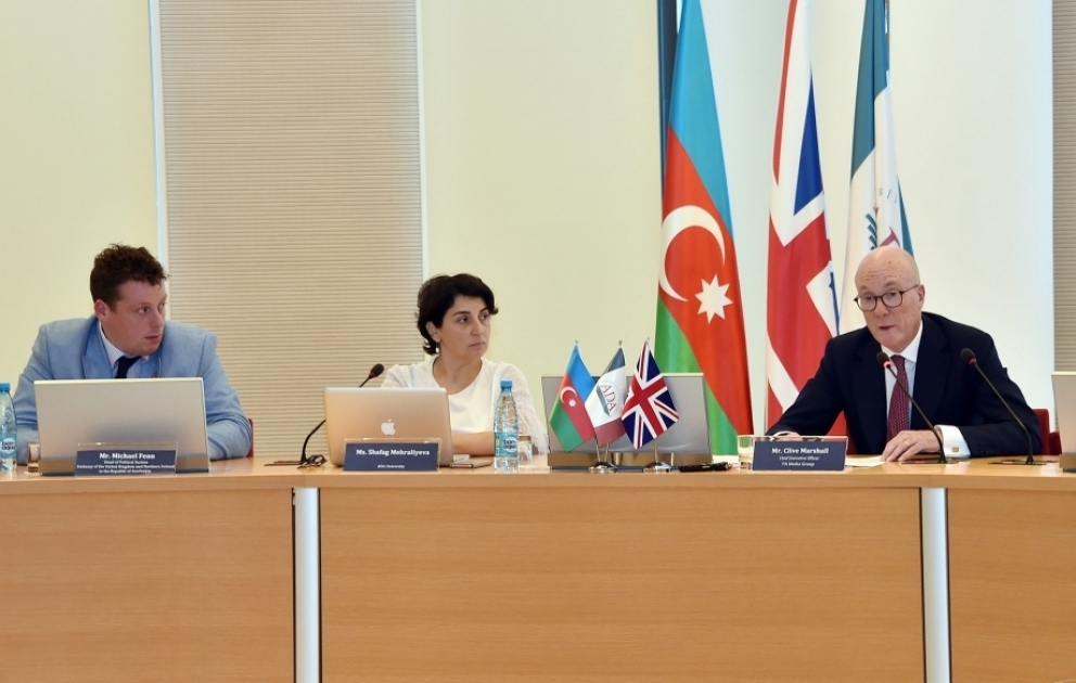 Klayv Marşal ADA Universitetində tələbələrə mühazirə oxuyub
