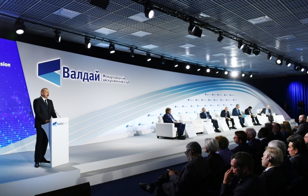 La session plénière de la 16e réunion annuelle du Club de discussion de Valdaï s’est tenue à Sotchi 
Le président Ilham Aliyev a participé à la session