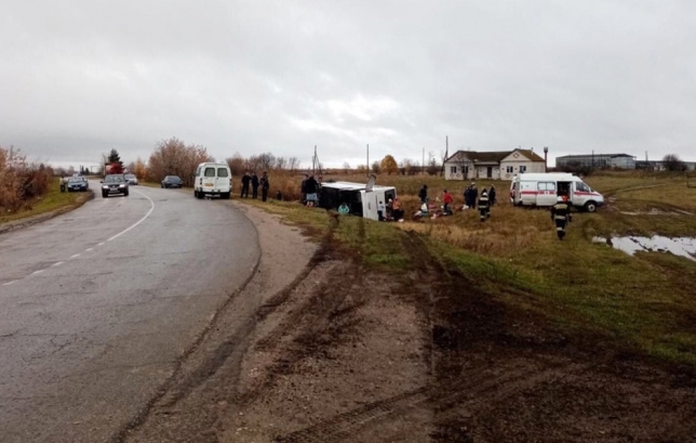 В Нижегородской области перевернулся автобус с саратовскими туристами