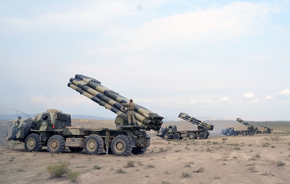 Les unites de roquettes et d’artillerie ont effectué des tirs réels