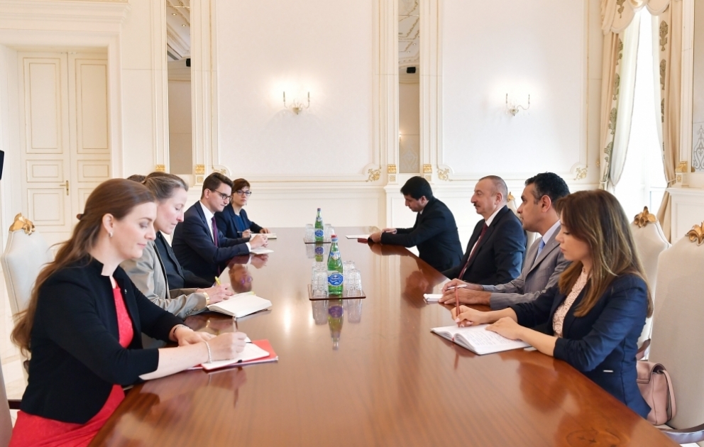 Präsident Ilham Aliyev empfängt Schweizer Delegation