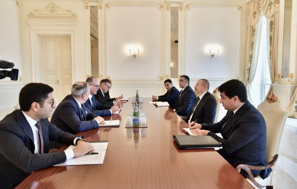 Staatspräsident Ilham Aliyev empfängt österreichische Delegation