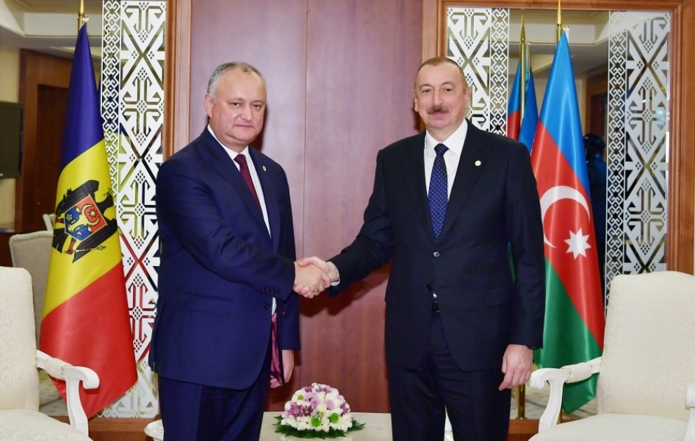 Le président Ilham Aliyev s’est entretenu avec son homologue moldave à Achgabat