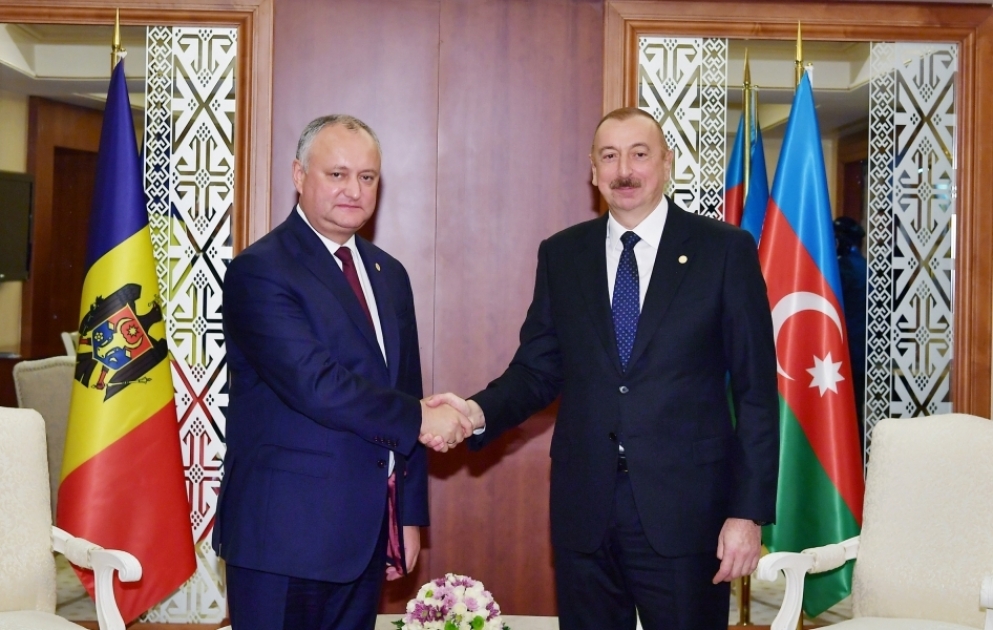 President Ilham Aliyev met with Moldovan President Igor Dodon