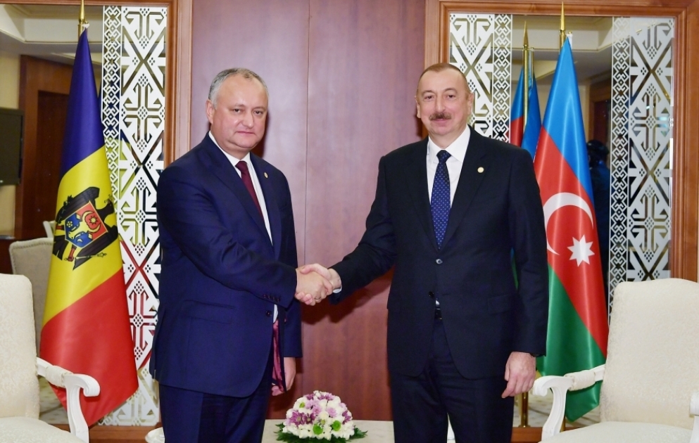 Präsident Ilham Aliyev und Präsident Igor Dodon treffen in Aschgabat zusammen